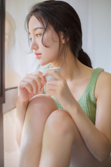 方志友热舞上衣不慎脱落